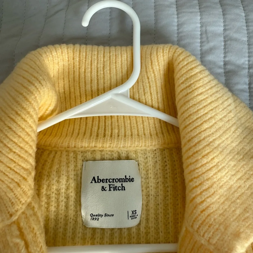 Abercrombie & Fitch Cream Women's Cardigan - Picture 3 of 5